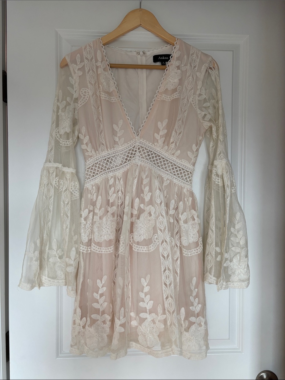 Aakaa Ivory Lace Embroidered V-Neck Mini Dress